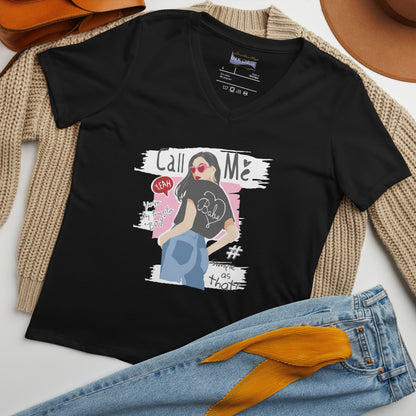 Lockeres T-Shirt mit V-Ausschnitt Call Me